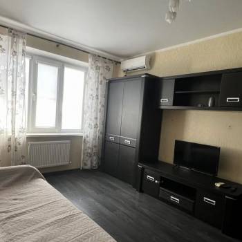 Сдается 1-комнатная квартира, 39 м²