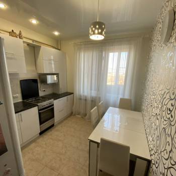 Продается 1-комнатная квартира, 42 м²