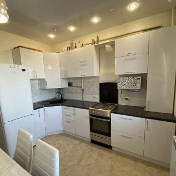 Продается 1-комнатная квартира, 42 м²