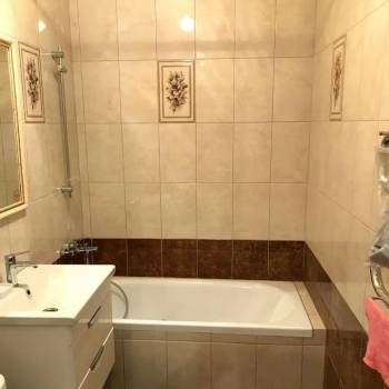 Продается 1-комнатная квартира, 42 м²