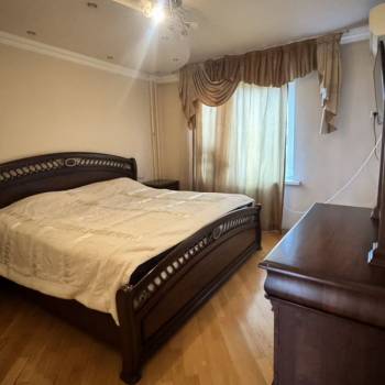 Продается Многокомнатная квартира, 72 м²