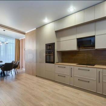 Продается Многокомнатная квартира, 205,7 м²