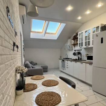 Продается 1-комнатная квартира, 79,2 м²