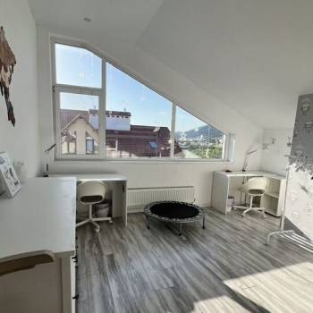 Продается 1-комнатная квартира, 79,2 м²