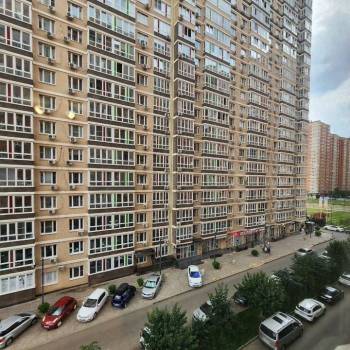 Продается 1-комнатная квартира, 42 м²