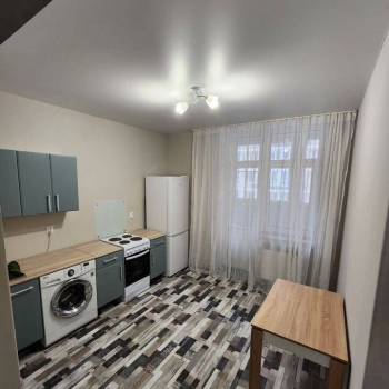 Продается 1-комнатная квартира, 42 м²