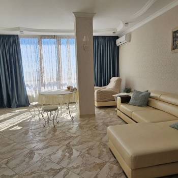 Сдается 1-комнатная квартира, 61 м²
