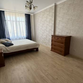 Сдается 1-комнатная квартира, 60 м²