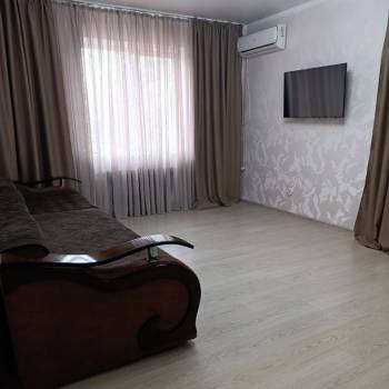 Сдается 2-х комнатная квартира, 79 м²