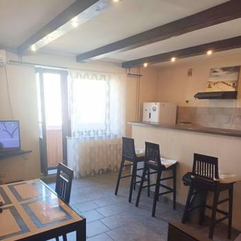 Продается 1-комнатная квартира, 55 м²