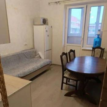 Продается 1-комнатная квартира, 37 м²