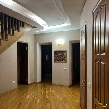 Продается 3-х комнатная квартира, 201,5 м²