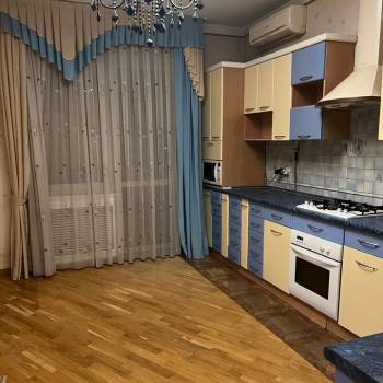 Продается 3-х комнатная квартира, 201,5 м²