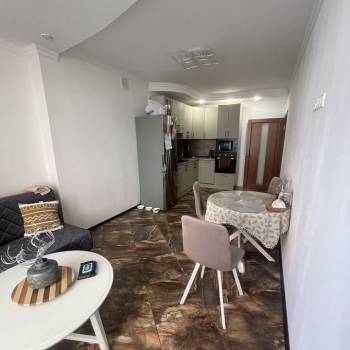 Продается 1-комнатная квартира, 53,3 м²