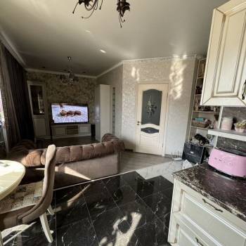 Продается 1-комнатная квартира, 55 м²