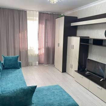 Сдается 2-х комнатная квартира, 65 м²