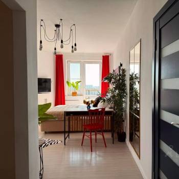Продается 1-комнатная квартира, 37 м²