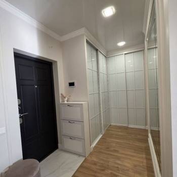 Сдается 1-комнатная квартира, 55 м²