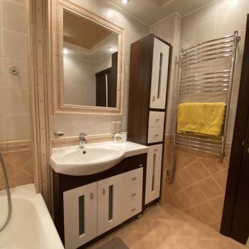 Сдается Многокомнатная квартира, 90 м²