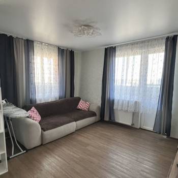 Сдается 1-комнатная квартира, 56 м²