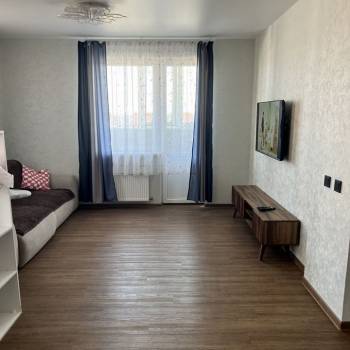 Сдается 1-комнатная квартира, 56 м²
