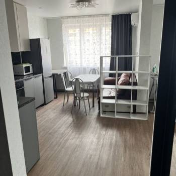 Сдается 1-комнатная квартира, 56 м²