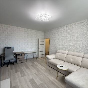 Продается 1-комнатная квартира, 42 м²