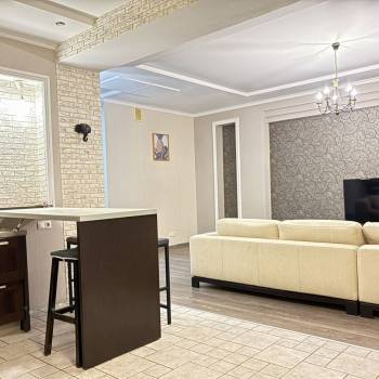 Сдается 2-х комнатная квартира, 74 м²