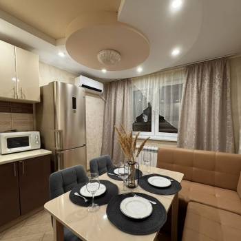 Сдается 2-х комнатная квартира, 82 м²