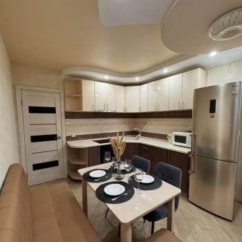 Сдается 2-х комнатная квартира, 82 м²