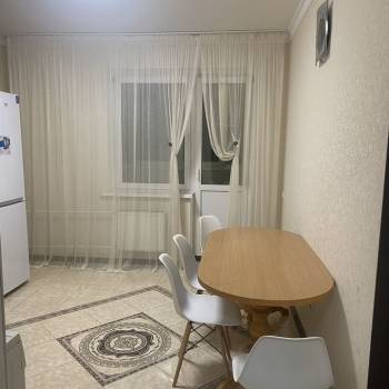 Продается 1-комнатная квартира, 50 м²