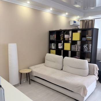 Продается 1-комнатная квартира, 37 м²