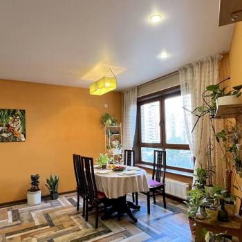 Продается Многокомнатная квартира, 104 м²