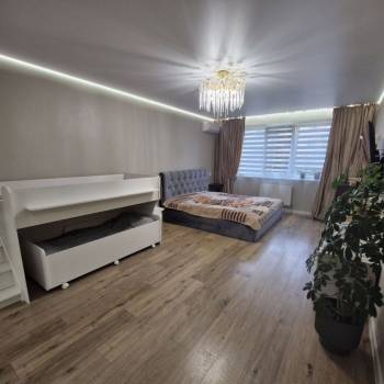 Продается 1-комнатная квартира, 50 м²