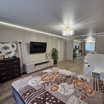 Продается 1-комнатная квартира, 50 м²