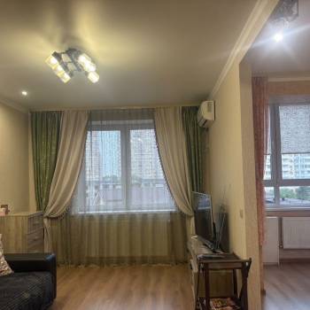 Продается 1-комнатная квартира, 42 м²