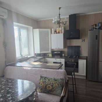 Продается 1-комнатная квартира, 60 м²