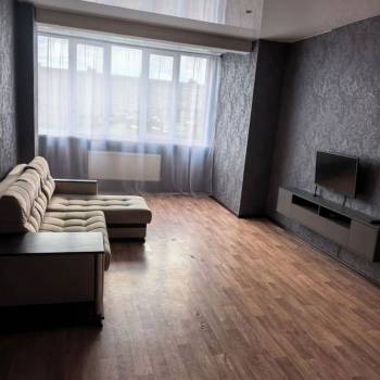 Сдается 2-х комнатная квартира, 77 м²