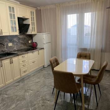 Сдается 2-х комнатная квартира, 70 м²