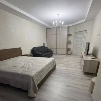 Сдается 1-комнатная квартира, 66 м²