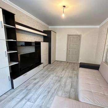 Сдается 1-комнатная квартира, 42 м²