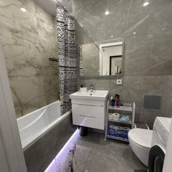 Сдается 1-комнатная квартира, 49 м²
