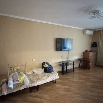 Продается 1-комнатная квартира, 43 м²