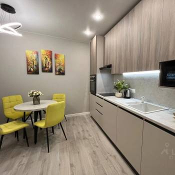 Продается 1-комнатная квартира, 50 м²