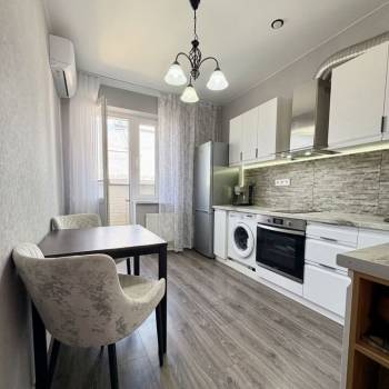 Продается 1-комнатная квартира, 39 м²