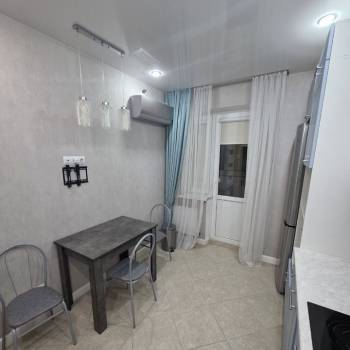 Продается 1-комнатная квартира, 38 м²