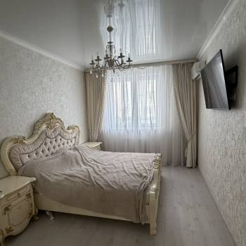 Продается 1-комнатная квартира, 42 м²
