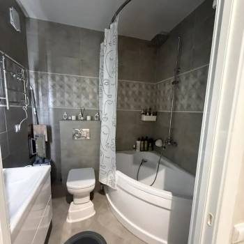 Продается 1-комнатная квартира, 46 м²