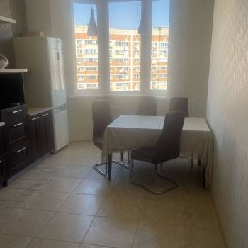Сдается 2-х комнатная квартира, 80 м²