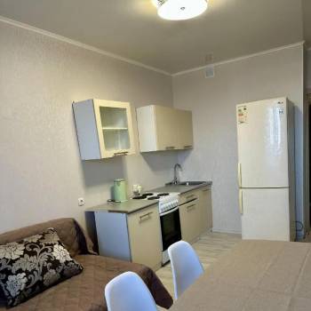 Сдается 1-комнатная квартира, 42 м²